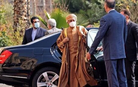 ادعای یک منبع آگاه: به تعویق افتادن سفر وزیرخارجه عمان به تهران