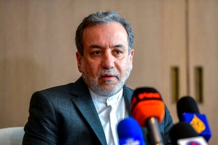 عراقچی: خورشید در حال طلوع از شرق است، و حقیقتا در حال غروب در غرب