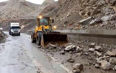 ریزش کوه در خانمیرزا حادثه آفرید