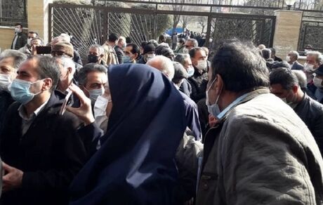 بیانیه بازنشستگان تامین اجتماعی: مستمری‌ها ۵۰ درصد افزایش یابد/ به بازنشستگان عیدی بدهید