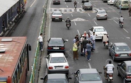 دستگیری دو نفر در پی تصادفات ساختگی و اخاذی از خودروهای گران قیمت