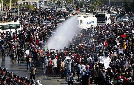 ادامه حکومت نظامی و اعتراضات در میانمار