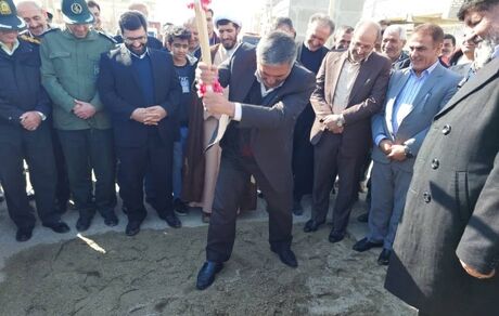 کلنگ سامانه فاضلاب تکاب به زمین زده شد