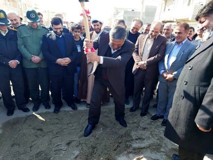 کلنگ سامانه فاضلاب تکاب به زمین زده شد