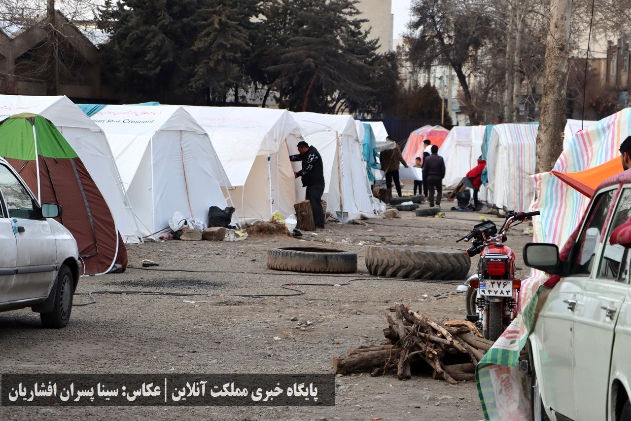 ادامه روزهای اسکان زلزله‌زدگان خوی در چادر