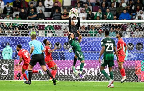 شوک اول به خیر گذشت / عربستان مانچینی با خوش‌شانسی از سد عمان برانکو گذشت