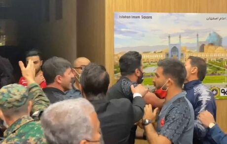 جنجال دوباره در اصفهان / زدخورد بازیکنان پرسپولیس و سپاهان