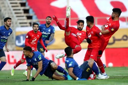 بازی استقلال و تراکتور به تاخیر افتاد