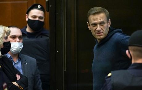 منتقد پوتین به سه سال و نیم زندان محکوم شد