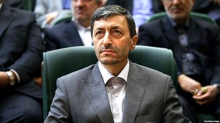 عباس عبدی: حرف‌های فتاح خنده دار بود/ کجای اینکه زمین در اختیار نیروهای مسلح باشد فساد است؟