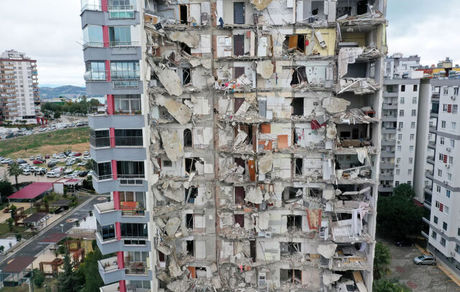 ۸ نفر بخاطر ریزش ساختمان‌ها در زلزله ترکیه دستگیر شدند