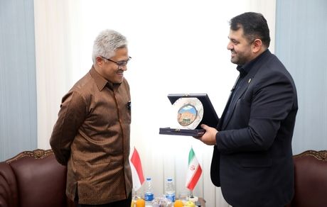 دیدار و گفت و گوی سفیر اندونزی و شهردار ارومیه