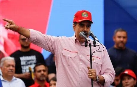 مادورو: آمریکا کودتا و تغییر حکومت در دیگر کشورها را کنار بگذارد