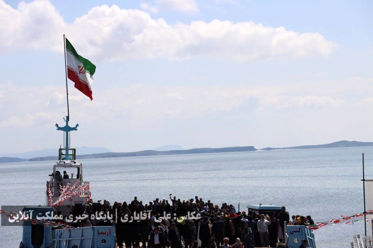  جشنواره فرهنگی، ورزشی و تفریحی دریاچه ارومیه با استقبال ۱۵ کیلومتری برگزار شد 