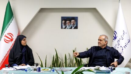 تاکید رئیس جمهور بر توسعه دیپلماسی اقتصادی فعال و گسترش تعاملات منطقه‌ای با کشور‌های همسایه 