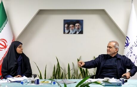 تاکید رئیس جمهور بر توسعه دیپلماسی اقتصادی فعال و گسترش تعاملات منطقه‌ای با کشور‌های همسایه 