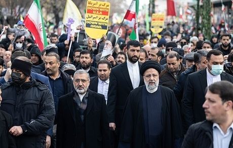 حضور رییس جمهور در راهپیمایی ۲۲ بهمن