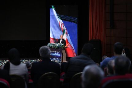 رئیس جمهور: یک جا ماندن یعنی مرده‌ایم / باید به برنامه‌های خود سرعت ببخشیم