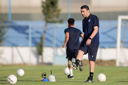 نکونام: بدنبال بریدن سرما و اخراج سرمربی استقلال هستند