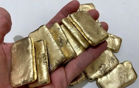 قیمت جهانی طلا به ۲۰۷۱ دلار رسید