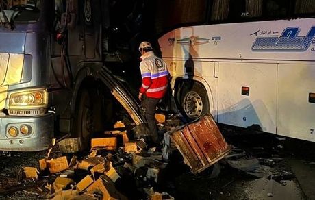 تصادف خونین اتوبوس و تریلی در آزادراه ارومیه - تبریز