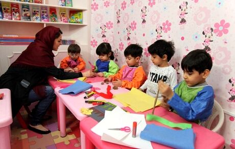 آموزش زبان خارجه در مهدهای کودک ممنوع است