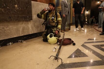 نجات ۳۰۰ نفر از آتش سوزی گسترده یک هتل آپارتمان در مشهد