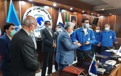 امضای قرارداد ایرانخودرو و وزارت نفت برای تولید ۴۵ هزار خودروی گازسوز