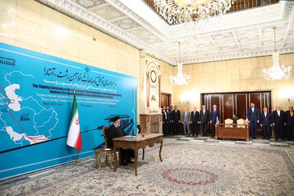 طرح‌های دولت برای ارتقای نقش‌آفرینی ایران در اقتصاد منطقه با جدیت دنبال خواهد شد