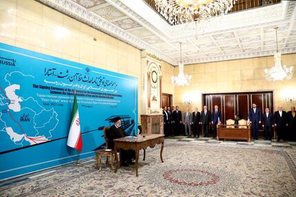 طرح‌های دولت برای ارتقای نقش‌آفرینی ایران در اقتصاد منطقه با جدیت دنبال خواهد شد