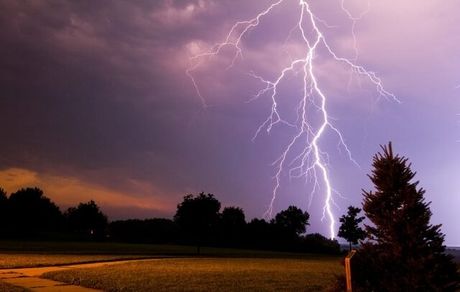 صاعقه جان یک نفر را در سنقروکلیایی گرفت