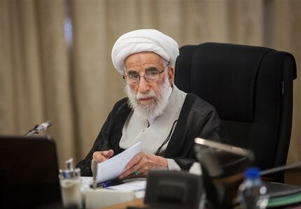 آیت الله جنتی: تحریم‌ها نتوانست در بالاترین سطح خود کاری پیش ببرد/ آمریکا در حال متلاشی شدن است