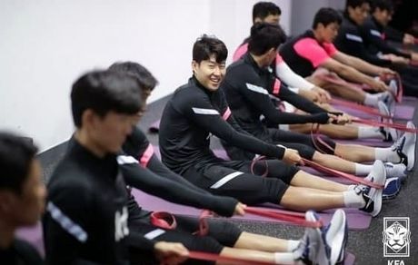 تیم فوتبال کره جنوبی فردا به ایران می‌آید