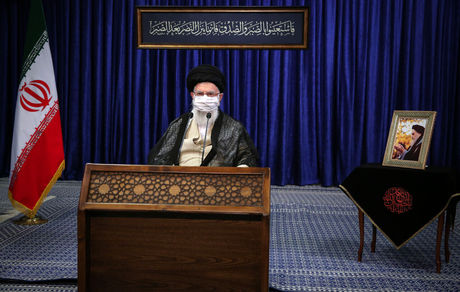 رهبر انقلاب: گذشت زمان‌ نخواهد توانست یاد ارجمند شهیدان عزیز را از خاطر ملت ایران بزداید