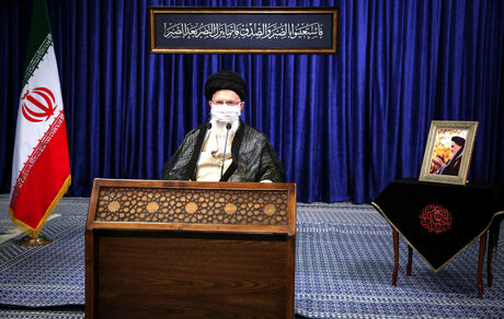رهبر انقلاب: گذشت زمان‌ نخواهد توانست یاد ارجمند شهیدان عزیز را از خاطر ملت ایران بزداید