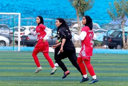 صعود  پرسپولیس و فراایساتیس به لیگ برتر فوتبال بانوان