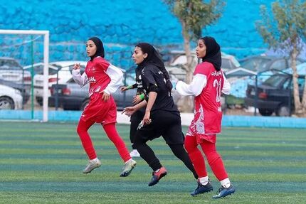 صعود  پرسپولیس و فراایساتیس به لیگ برتر فوتبال بانوان