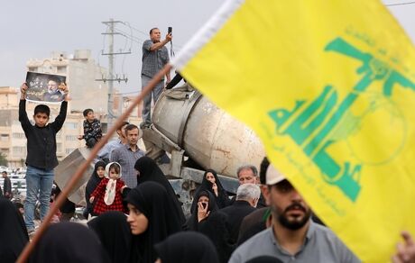 پیکر رئیس جمهور شهید در قم تشییع شد