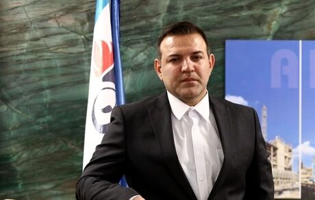 رئیس فدراسیون فوتبال هر روز تنها تر از دیروز