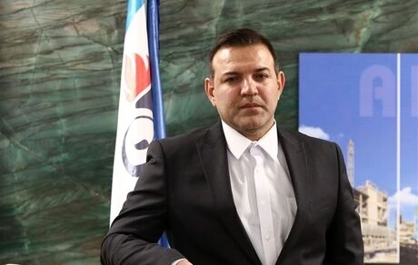 رئیس فدراسیون فوتبال هر روز تنها تر از دیروز