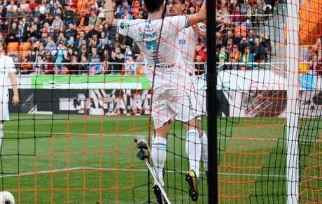 صدرنشینی موقت زنیت در روز درخشش سردار