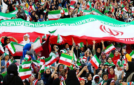 زنان در بازی ایران با عراق به ورزشگاه آزادی می آیند