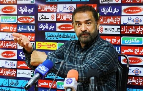فیروز کریمی از سرمربیگری صنعت نفت استعفا کرد