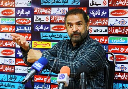 فیروز کریمی از سرمربیگری صنعت نفت استعفا کرد