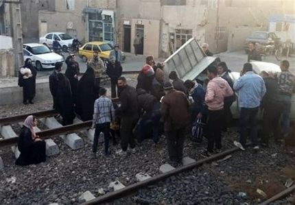 قطار تهران مشهد در ورامین از ریل خارج شد / دلیل: برخورد با یک دستگاه وانت