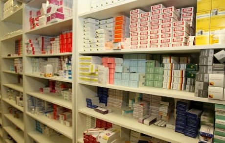 داروخانه‌ها منتظر تسویه بخشی از بدهی بیمه سلامت