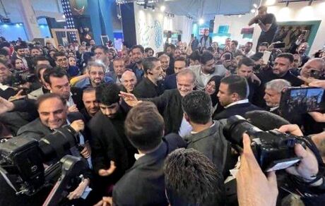 رئیس جمهور از سی و هفتمین نمایشگاه ملی صنایع دستی بازدید کرد