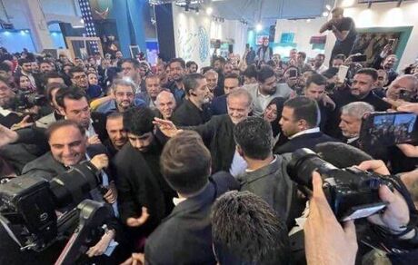 رئیس جمهور از سی و هفتمین نمایشگاه ملی صنایع دستی بازدید کرد