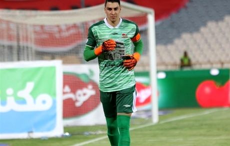 دروازه‌بان تراکتور: هم از استقلال هم از پرسپولیس پیشنهاد داشتم