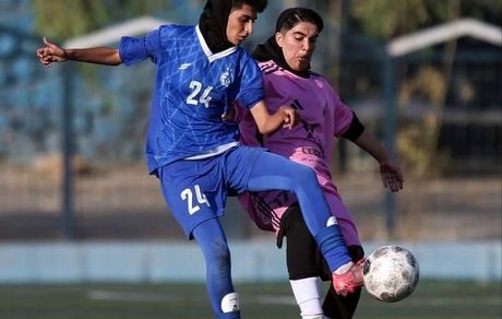لیگ دسته یک فوتبال بانوان: استقلال در ارومیه صعود کرد / حسن‌زاده امیدوار ماند